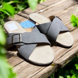 Aerosoles Pierra slip-on Buckled Gray criss-cross sandal size 9